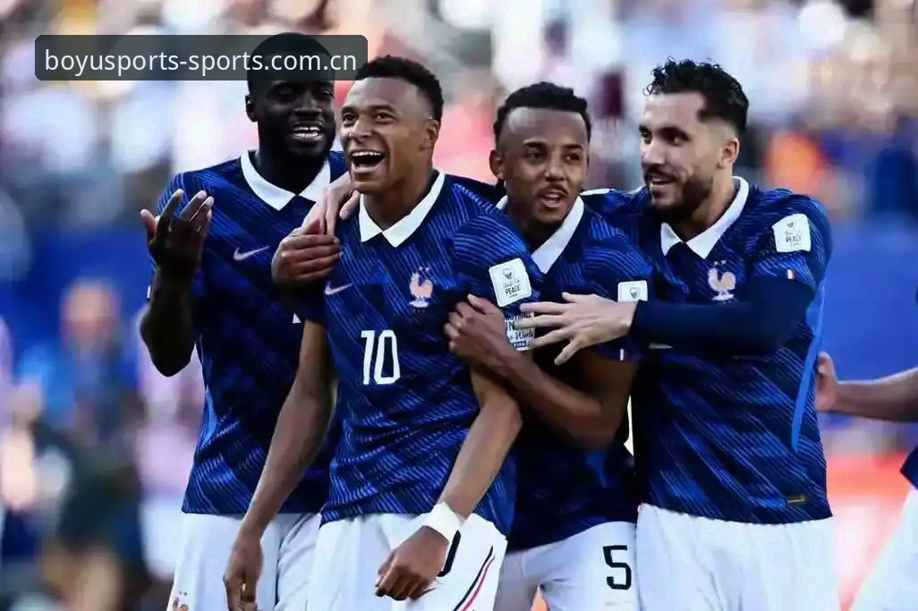 法国3-0伊拉克提前出线，姆巴佩里程碑之夜追平克洛泽射手榜次席